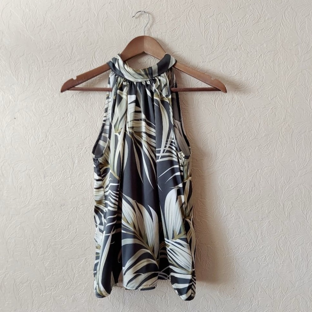 Rachel Zoe Tropical Leaf Sleeveless Top Blouse Green Tie Neck Back NEW Sz Small
